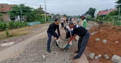 Sinergi Swasta Dan Masyarakat, Gotong Royong Perbaiki Jalan Di Tulang Bawang Udik Dan Tumijajar Sinergi Swasta Dan Masyarakat, Gotong Royong Perbaiki Jalan Di Tulang Bawang Udik Dan Tumijajar
